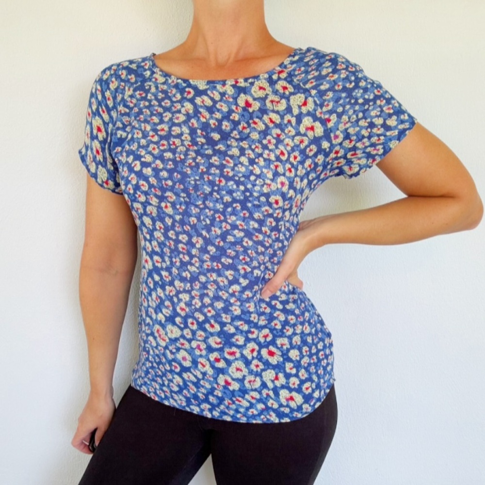 CAbi blue pink abstract floral print layered split back short sleeve blouse XS